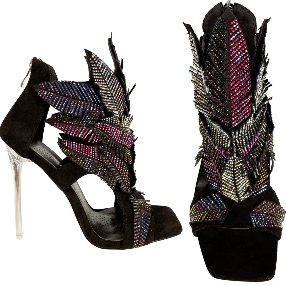 Beautiful statement shoe!